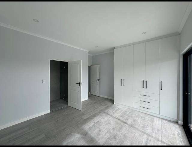 5 BEDROOM HOUSE FOR SALE IN SANDOWN